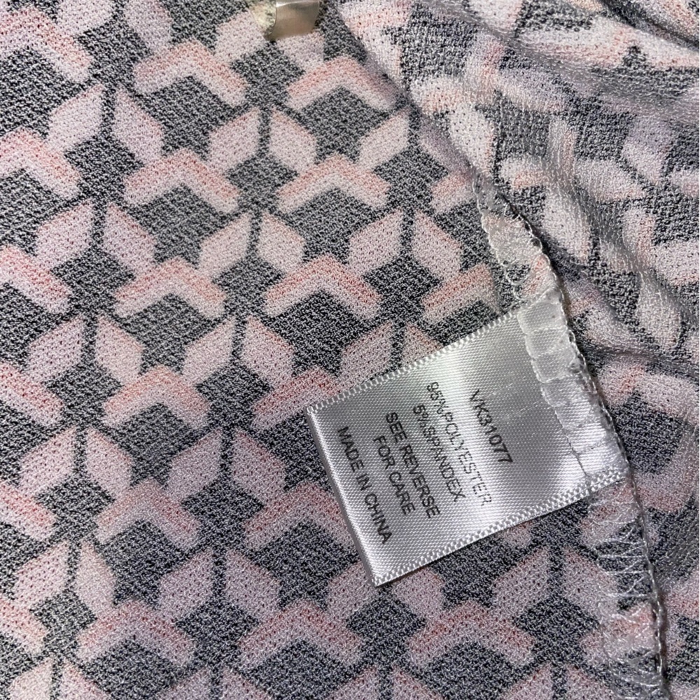 ☕️Adrienne Vittadini Stylish Black and Pink Women's Top - Picture 5 of 6
